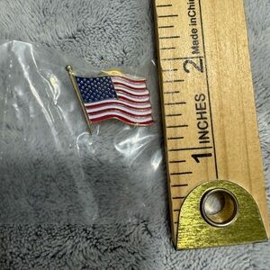 US ARMY AMERICAN FLAG Lapel/Hat Pin Enamel Red White Blue Gold Toned Clutch Back